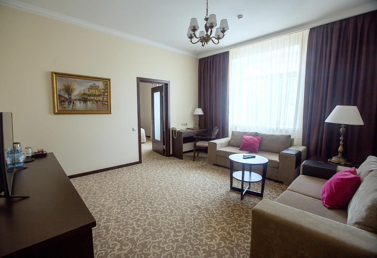 Hotel Bardin Novokusnetsk Eksteriør billede